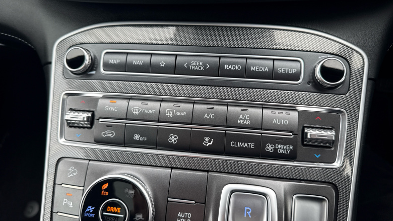 Hyundai SANTA FE 1.6 TGDi Hybrid Ultimate 5dr 4WD Auto Hybrid Estate